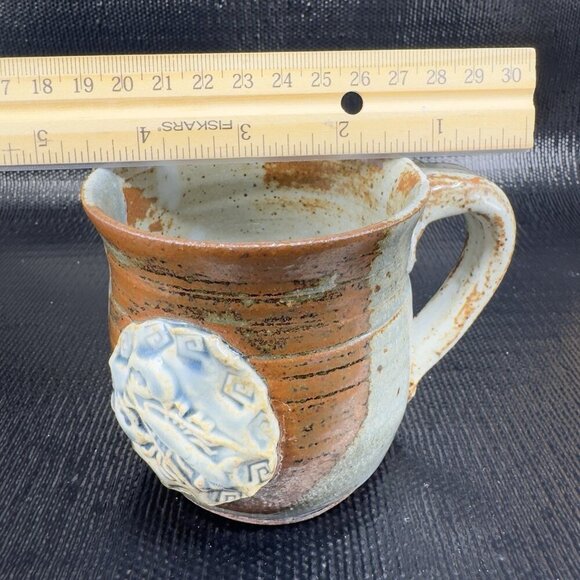 Hand Made Stoneware Pottery Coffee Mug Cup With 3D Crawfish Artist Signed VTG - Picture 3 of 13